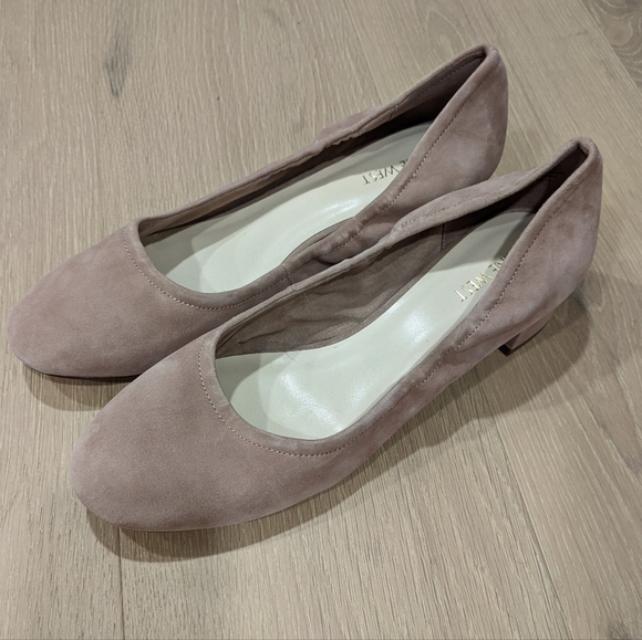 Tan Suede low heels - Picture 1 of 12